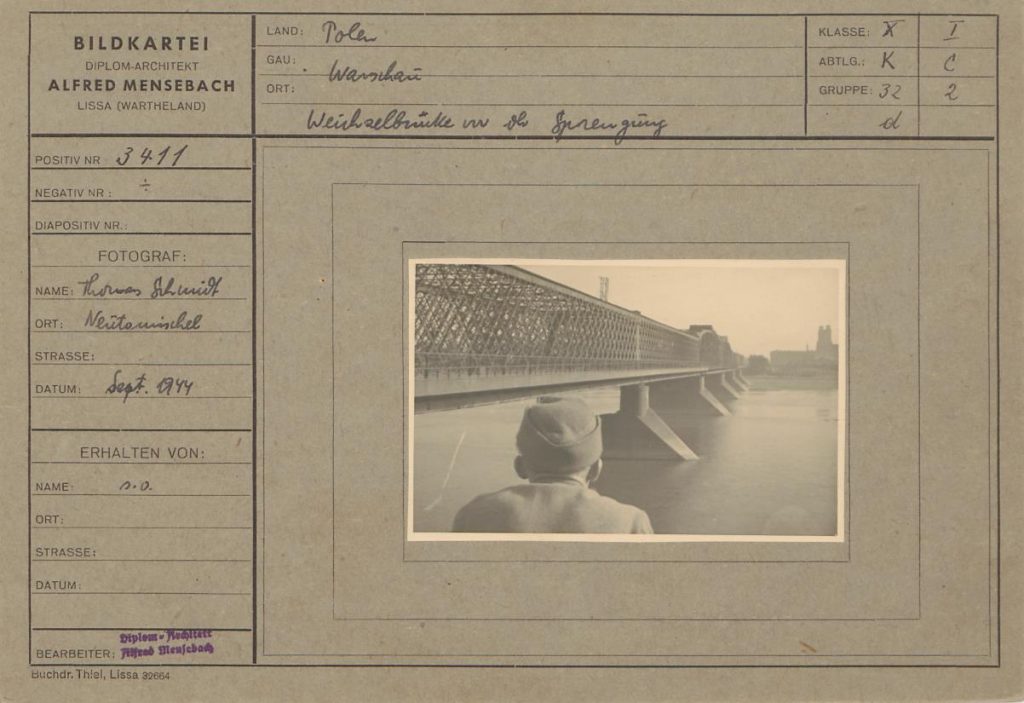 Fot. 6. „Most na Wiśle przed wysadzeniem”. Zdjęcie mostu Kierbedzia wykonane przez T.Schmidta. Źródło: I.Z. Dok. IV-112.