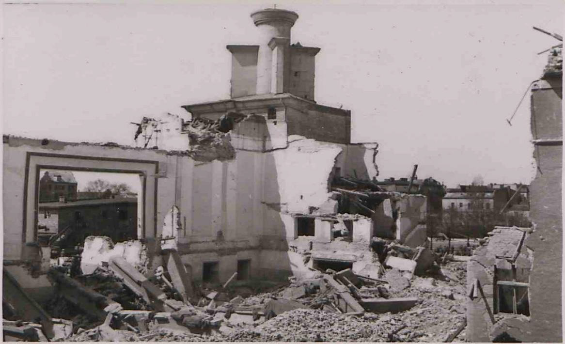 Fot. 2 Zniszczone zabudowania Restauracji Centralnej PWK. Źródło: I.Z. Dok. IV – 123.